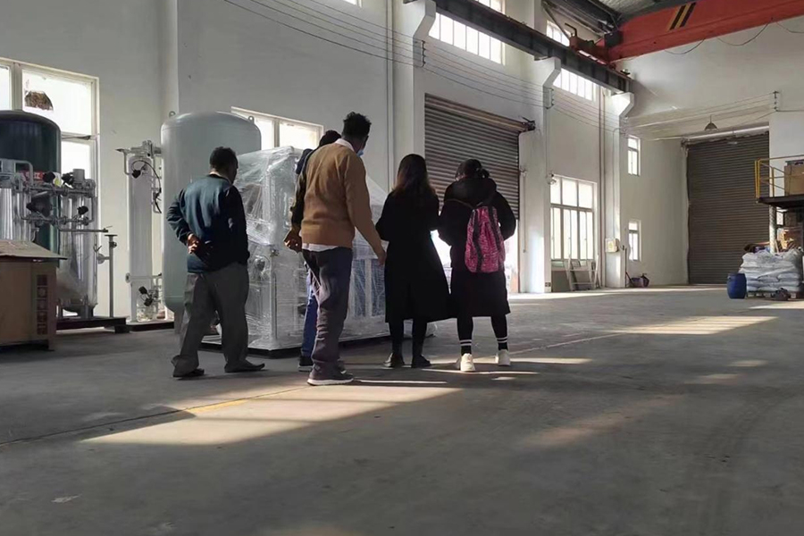 Intialaiset asiakasvierailut “Jiangsu Luoming” -tehtaan ja mustesopimus 20nm3/h happigeneraattoriin