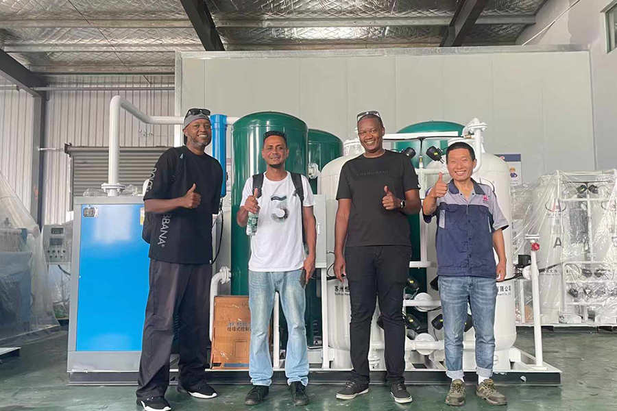 Seychelles -asiakkaat tekevät tilauksia nopeasti tehtaan vierailun jälkeen